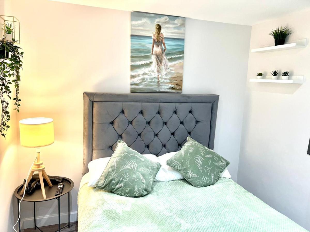 Golden Residences - Oakway Feltham Экстерьер фото