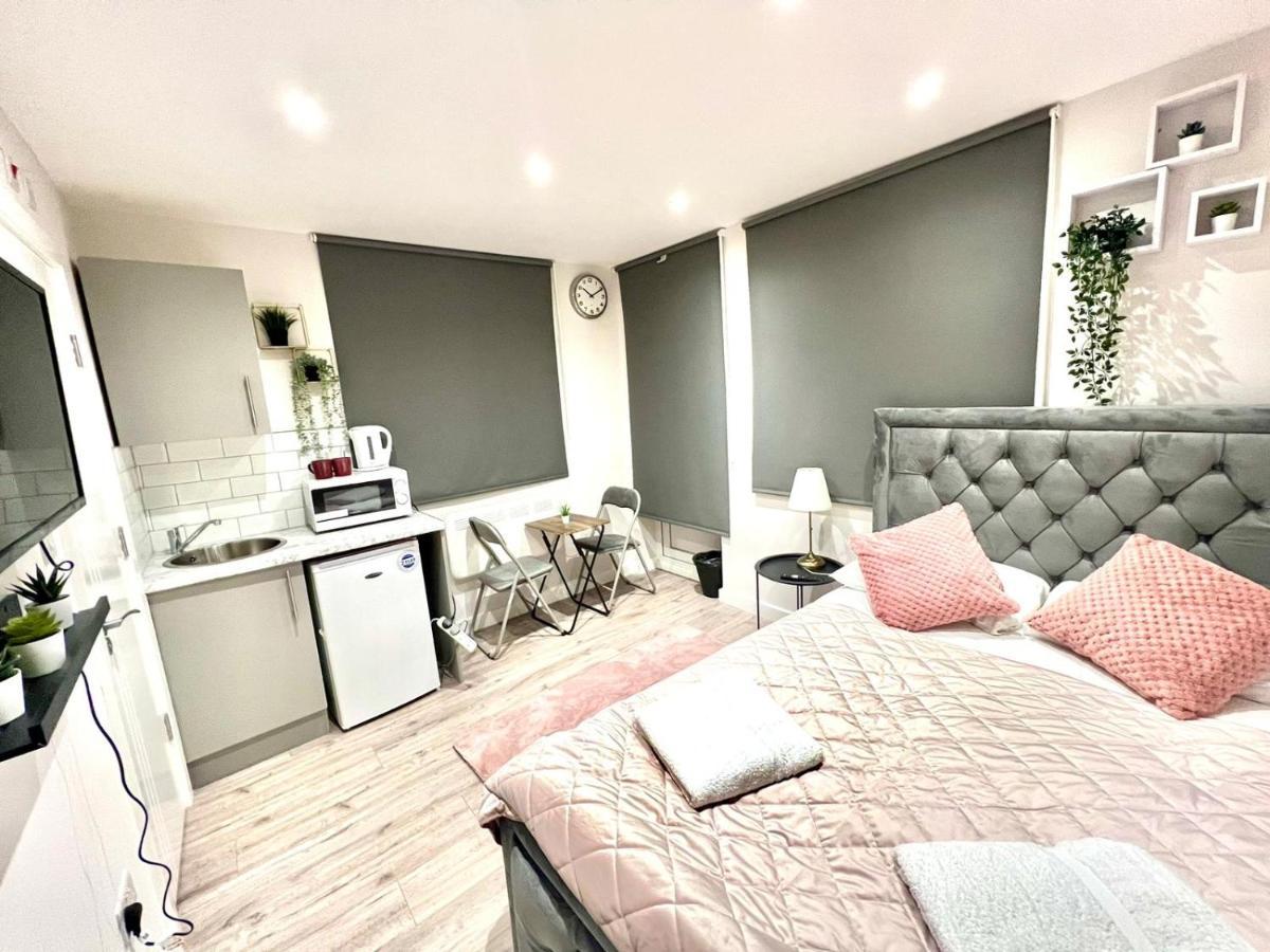 Golden Residences - Oakway Feltham Экстерьер фото
