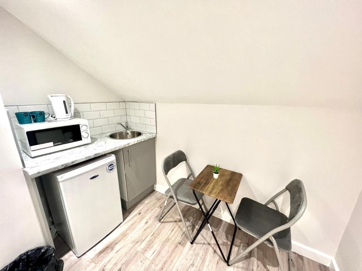 Golden Residences - Oakway Feltham Экстерьер фото