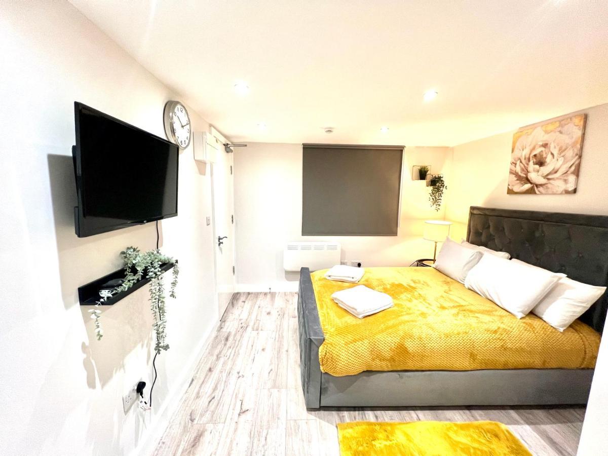 Golden Residences - Oakway Feltham Экстерьер фото